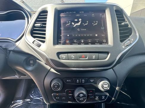 Used 2023 Jeep Cherokee Altitude Lux AWD/4WD image 21