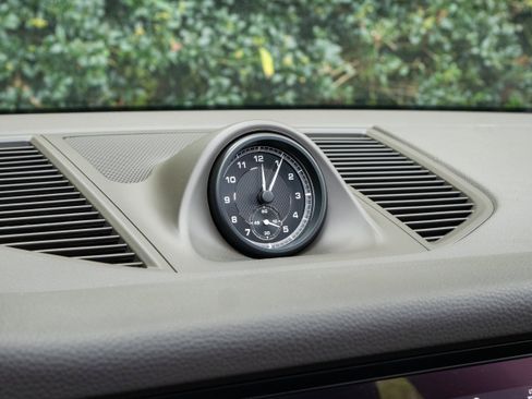 Used 2024 Porsche Macan image 26