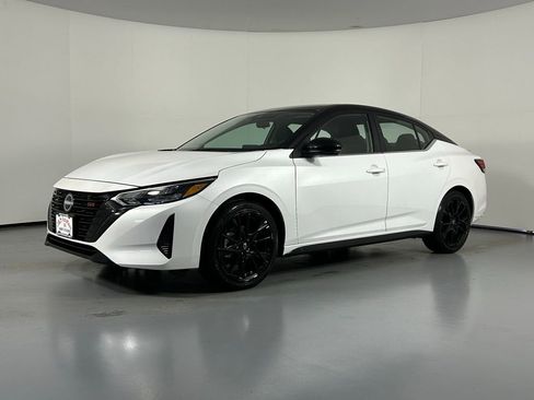 Used 2025 Nissan Sentra SR w/ Midnight Edition image 3