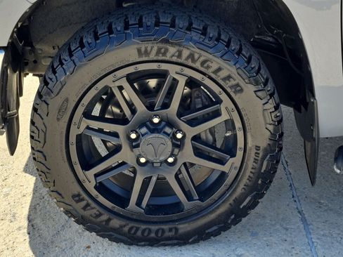 Used 2020 Toyota Tundra SR5 w/ SR5 Upgrade Package RWD image 11