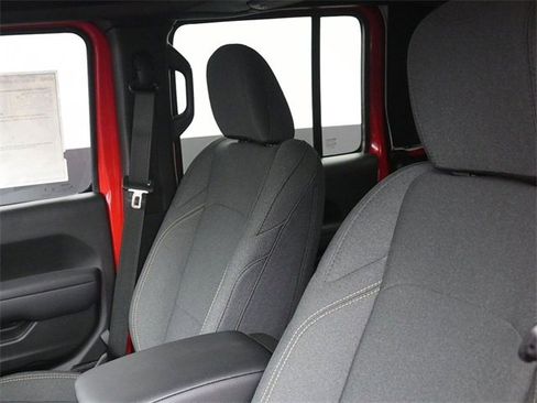 Used 2024 Jeep Gladiator Sport image 12