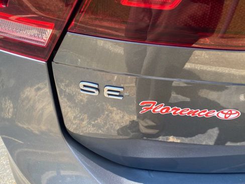 Used 2023 Volkswagen Tiguan SE w/ Panoramic Sunroof Package FWD image 15