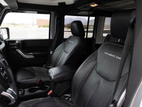 Used 2016 Jeep Wrangler Unlimited Rubicon image 12