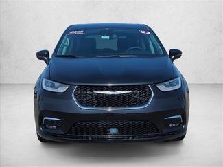 Used 2023 Chrysler Pacifica Touring-L FWD video 2