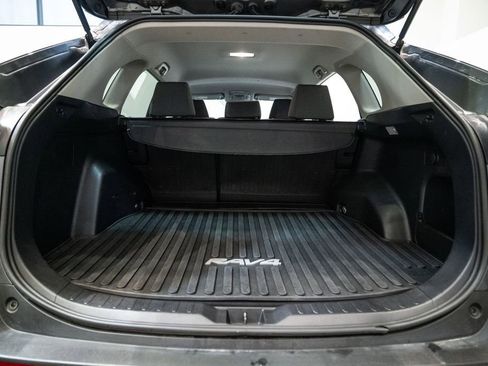 Used 2020 Toyota RAV4 XLE image 33