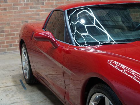 Used 2005 Chevrolet Corvette Coupe w/ Preferred Equipment Group RWD image 23