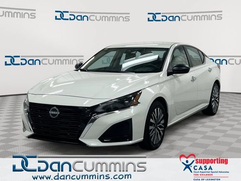 Used 2025 Nissan Altima 2.5 SV FWD image 1