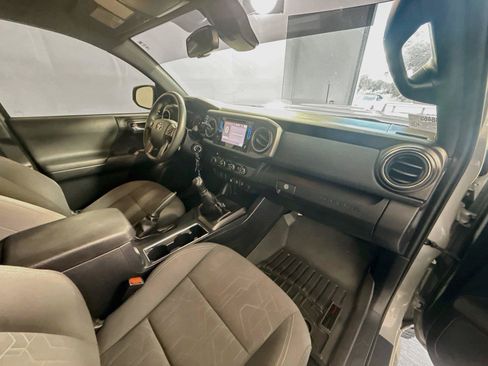 Used 2019 Toyota Tacoma TRD Sport AWD/4WD image 15