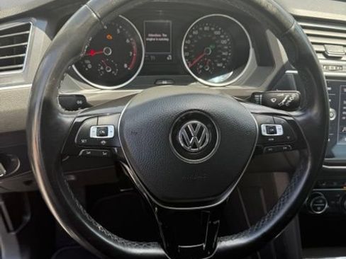 Used 2019 Volkswagen Tiguan SE w/ 3rd Row Seat Package AWD/4WD image 17
