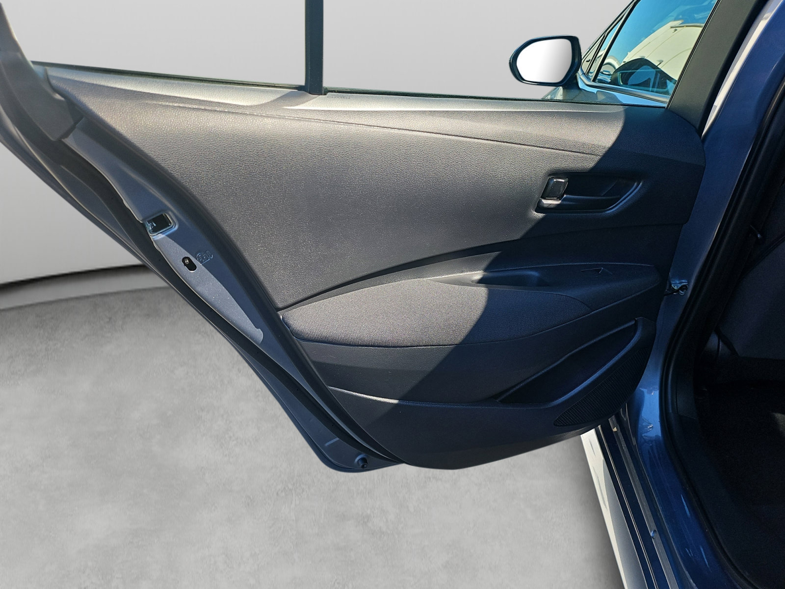 Used 2025 Toyota Corolla LE FWD image 35