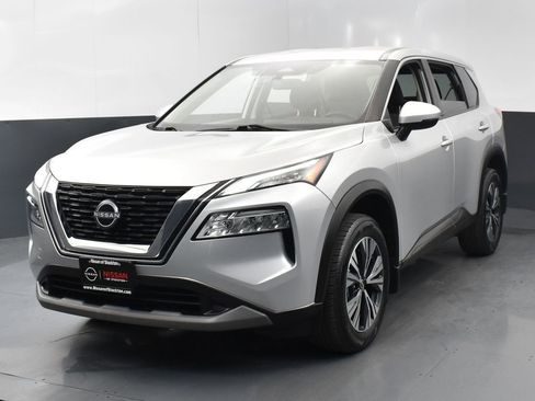Used 2022 Nissan Rogue SV image 3