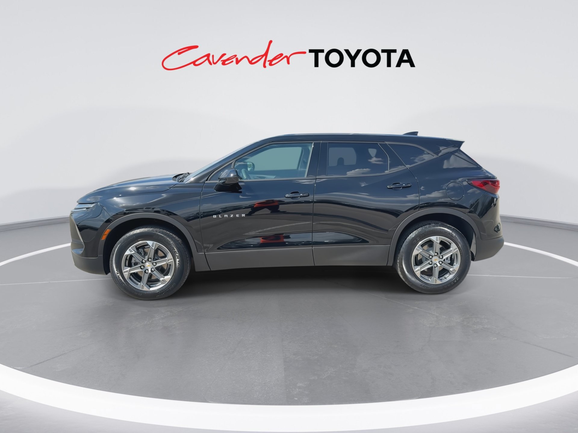 Used 2026 Chevrolet Blazer LT FWD image 5