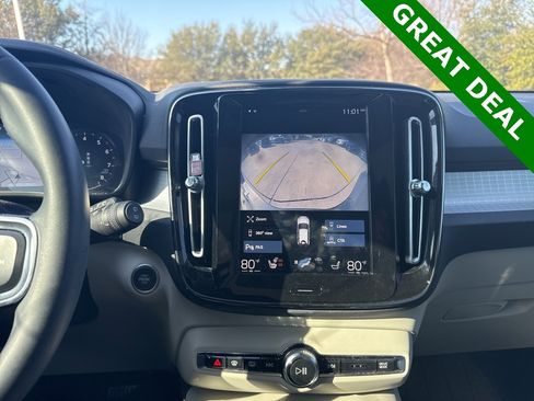 Used 2022 Volvo XC40 T5 Momentum image 26