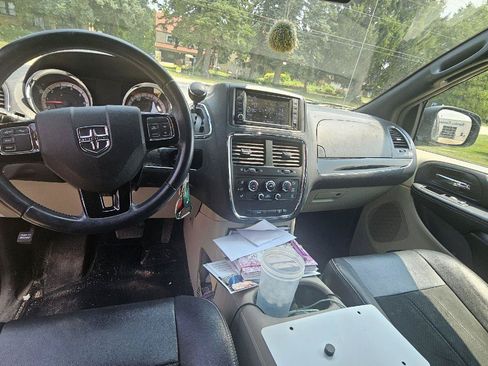 Used 2019 Dodge Grand Caravan SXT FWD image 5
