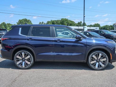 New 2025 Mitsubishi Outlander AWD image 9