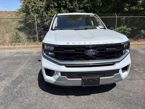 Used 2025 Ford Expedition Platinum image 4