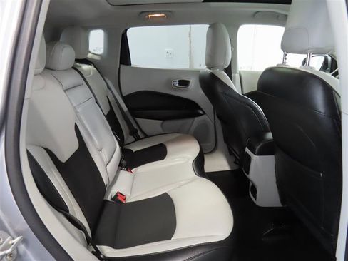 Used 2019 Jeep Compass Latitude image 28