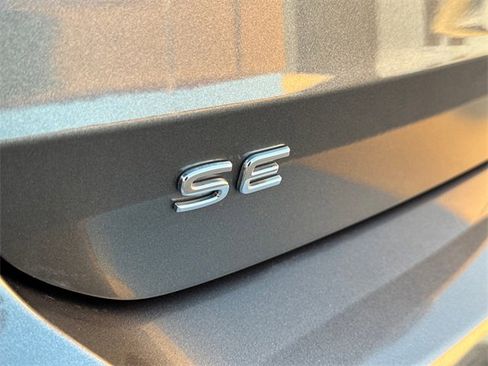 Certified 2023 Volkswagen Taos SE w/ Panoramic Sunroof Package image 9