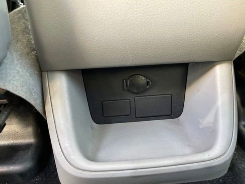 Used 2015 Toyota Highlander Plus FWD image 36