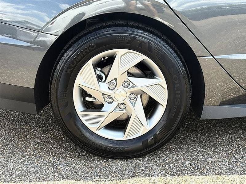 Used 2025 Hyundai Sonata SE FWD image 45