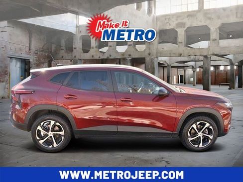 Used 2024 Chevrolet Trax RS image 1