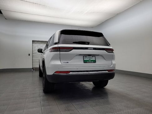 Used 2022 Jeep Grand Cherokee Limited 4xe image 6