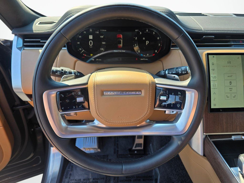 Used 2025 Land Rover Range Rover Long Wheelbase SE AWD/4WD image 14
