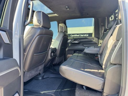 Used 2024 GMC Sierra 2500 AT4X image 9