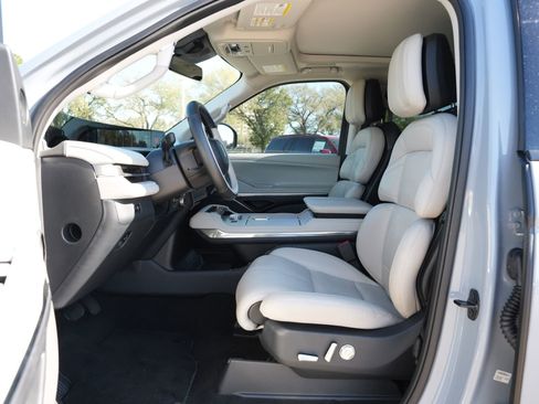 Used 2025 Lincoln Navigator L Reserve image 18