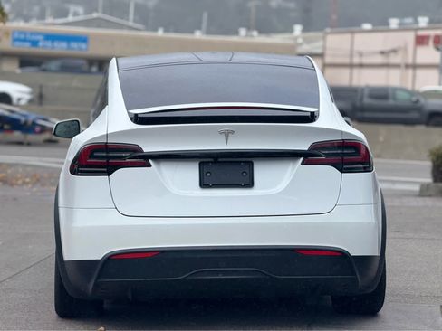 Used 2022 Tesla Model X image 3