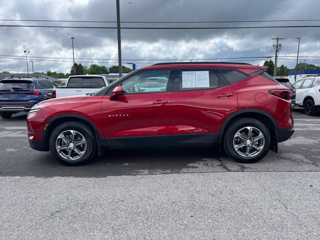Used 2023 Chevrolet Blazer LT w/ Convenience Package AWD/4WD image 2