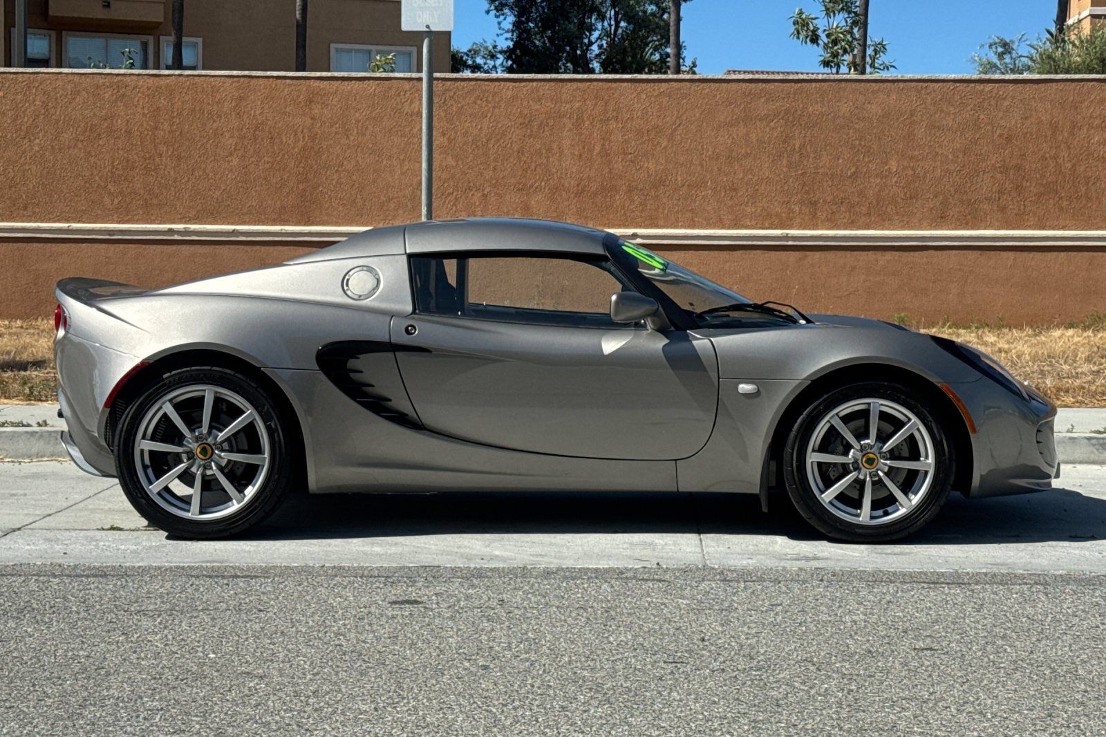 Used 2005 Lotus Elise RWD image 3