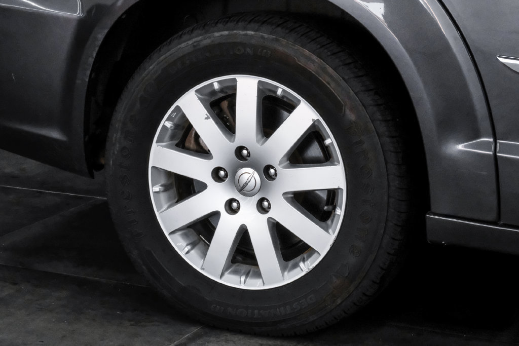 Used 2015 Chrysler Town & Country Touring w/ Driver Convenience Group FWD image 64