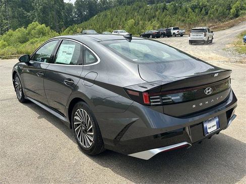 New 2025 Hyundai Sonata Limited image 3