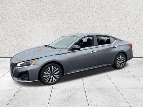 Used 2024 Nissan Altima 2.5 SV image 4