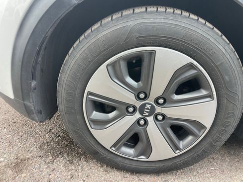 Used 2019 Kia Niro FE image 5