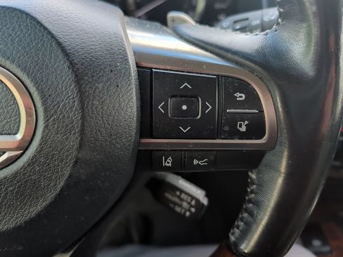 Used 2017 Lexus LX 570 4WD w/ Luxury Package image 16