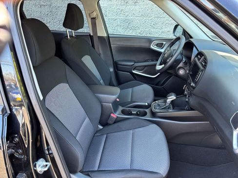 Used 2025 Kia Soul LX w/ LX Technology Package image 27