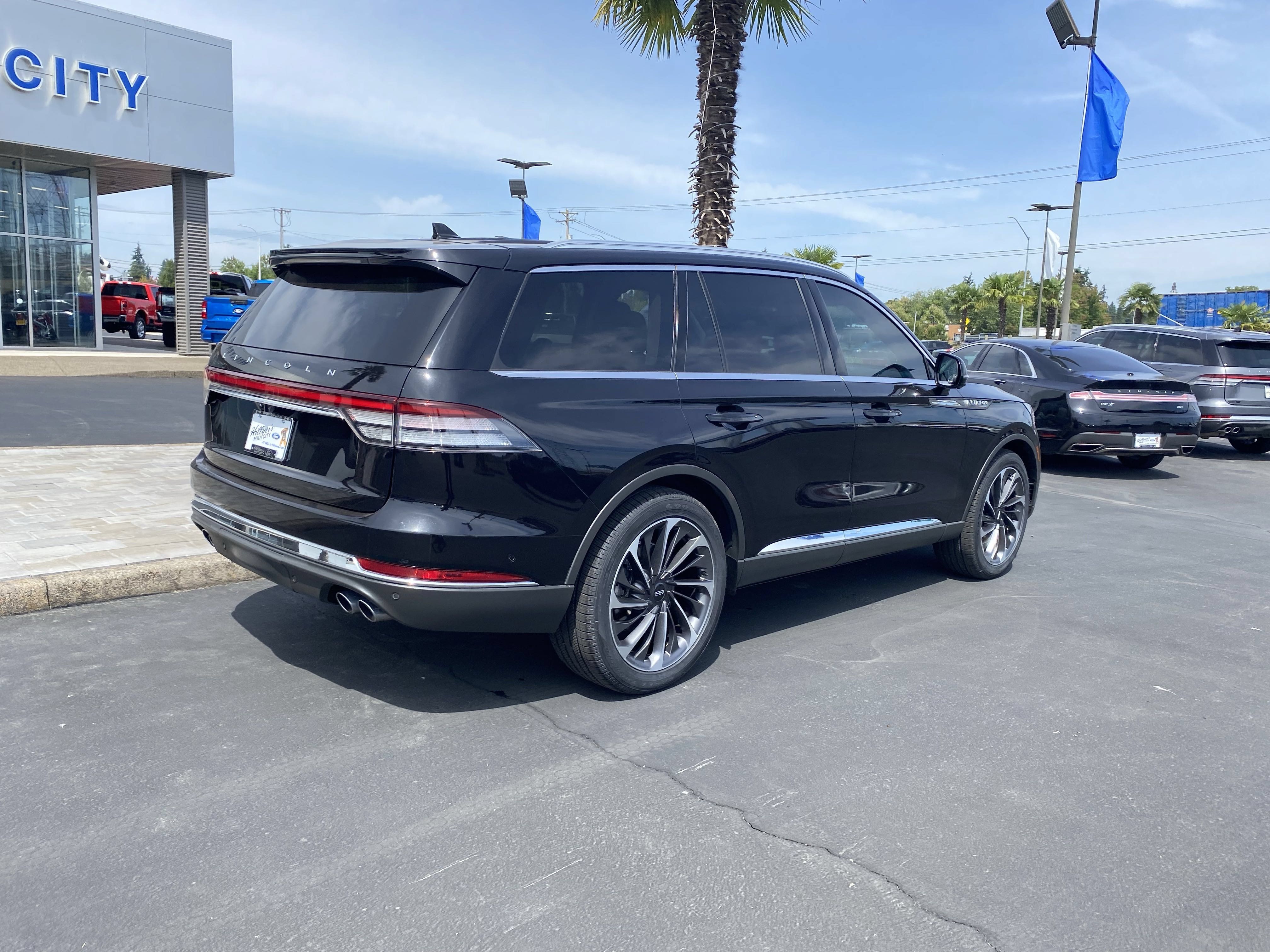 Used 2020 Lincoln Aviator Reserve w/ Equipment Group 202A AWD/4WD image 3