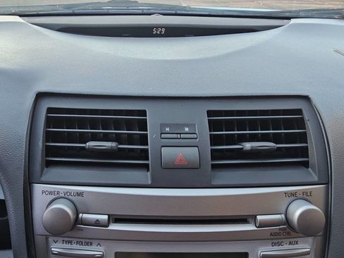 Used 2011 Toyota Camry image 29