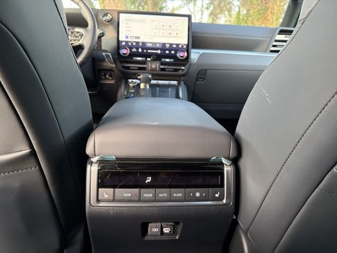 Certified 2024 Lexus GX 550 w/ Cold Area Package AWD/4WD image 36