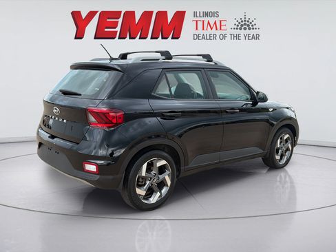 Used 2024 Hyundai Venue SEL FWD image 9
