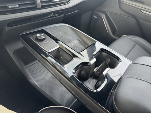 Used 2025 Buick Enclave Preferred image 12