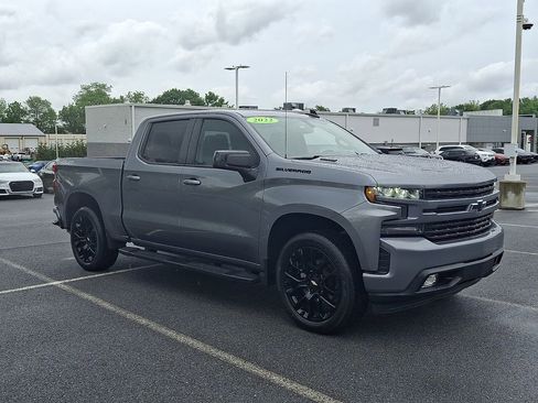 Used 2022 Chevrolet Silverado 1500 RST w/ LPO, Blackout Package AWD/4WD image 3