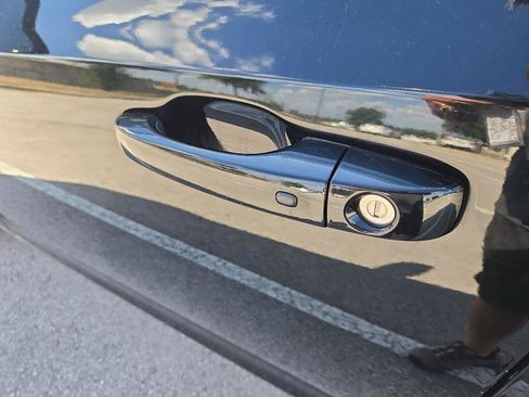Used 2023 Chrysler 300 S RWD image 9
