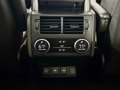 Used 2024 Land Rover Discovery Metropolitan Edition image 22