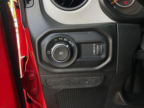 Used 2025 Jeep Wrangler Unlimited Sport AWD/4WD image 15