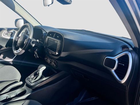 Used 2023 Kia Soul LX image 27