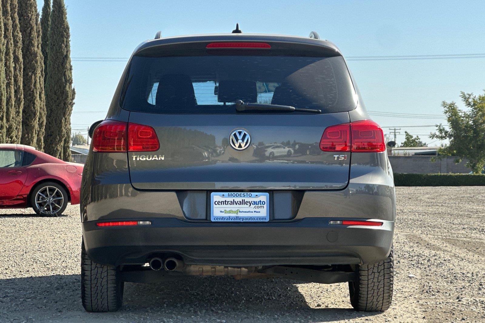 Used 2017 Volkswagen Tiguan S FWD image 4