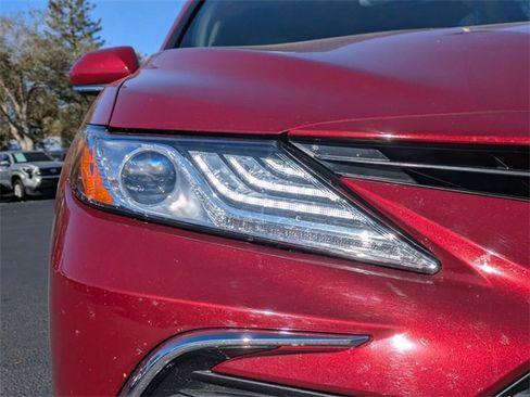 Used 2022 Toyota Camry XLE image 9